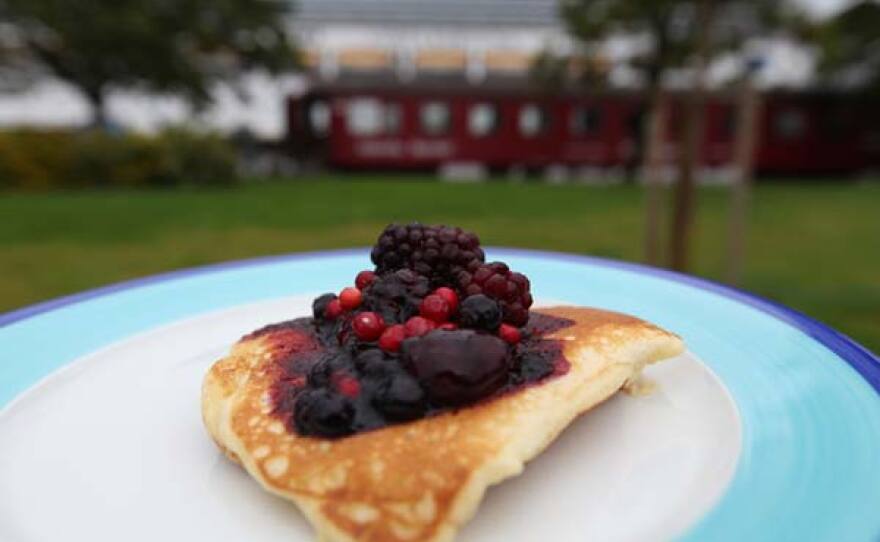 If you have a sweet tooth you will immediately recognize the svele as a pancake classic served with fresh mountain berries.