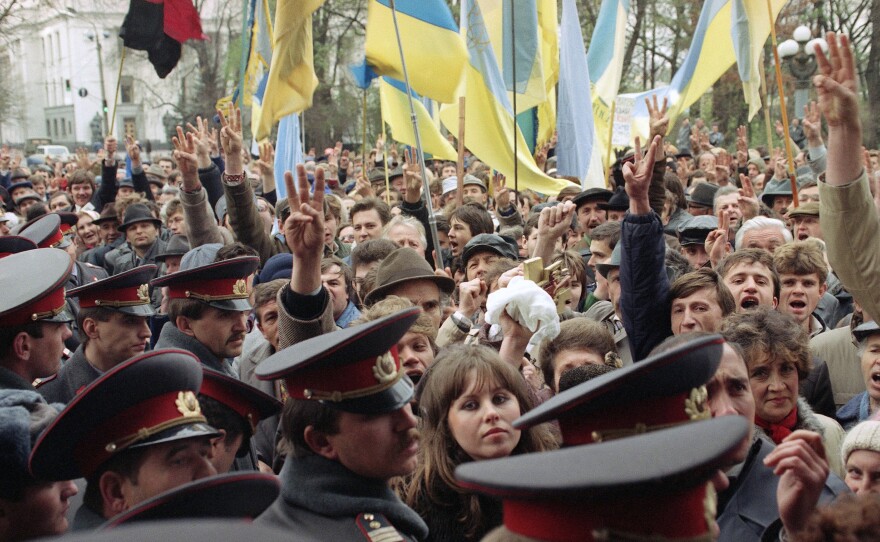 Representatives of the Ukrainian Catholic Church protest the visit of Russian Orthodox church Patriarch Alexi II to Kyiv on Oct. 29, 1990.