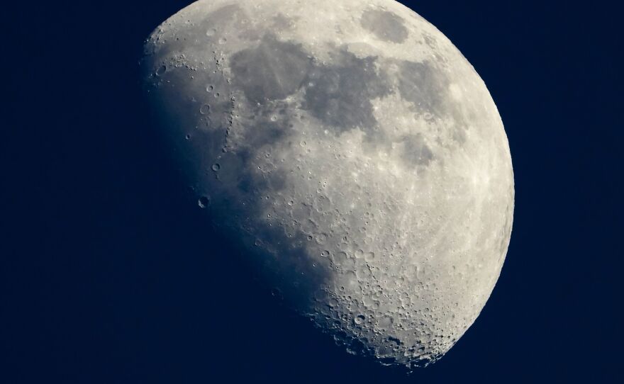 Researchers found that lunar pits and caves reach stable temperatures, making them potentially suitable for human life.