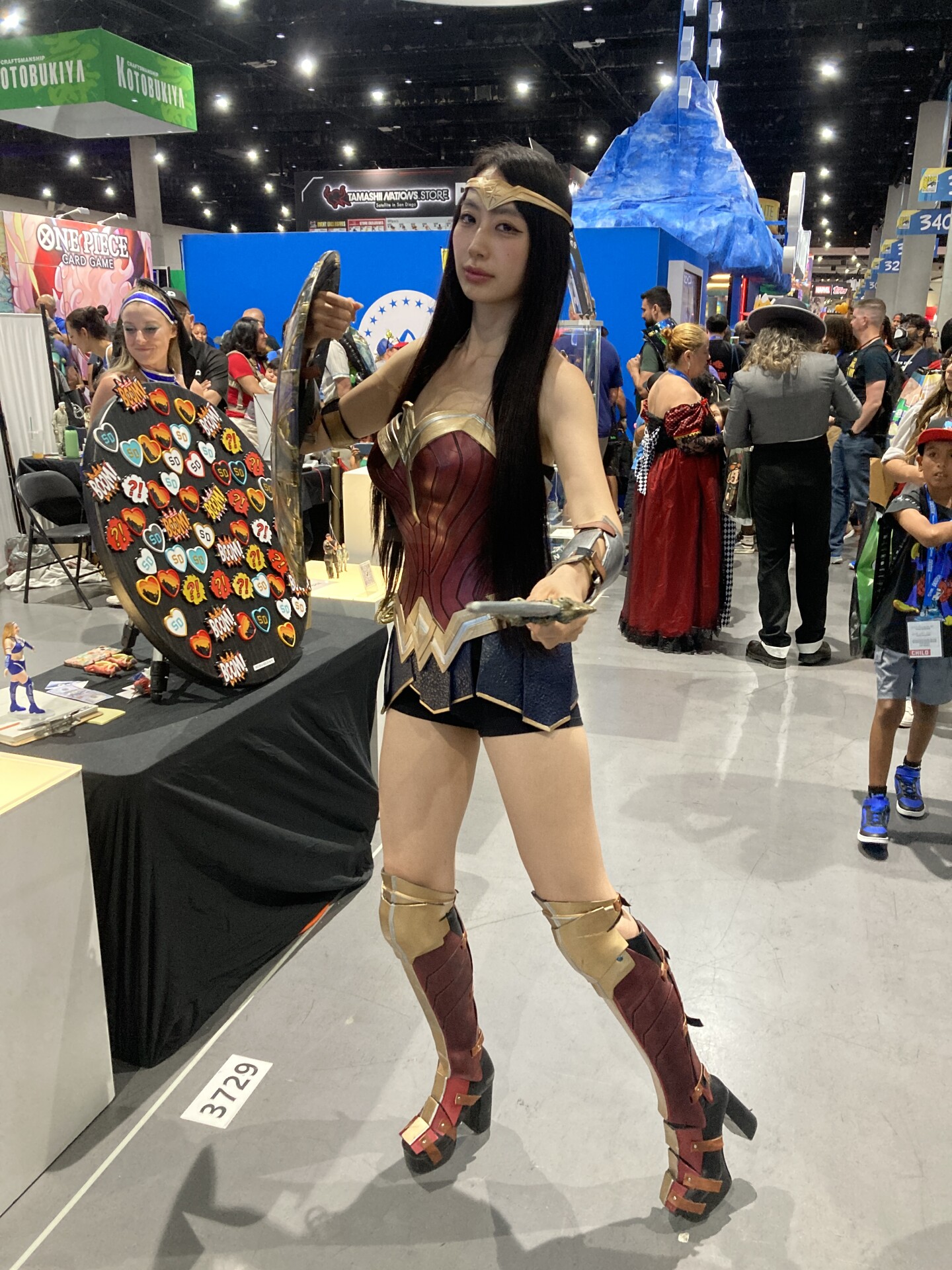This modern Wonder Woman costume mirrored the cinematic version seen in the DCEU films. Photo taken on July 26, 2025, at Comic-Con.