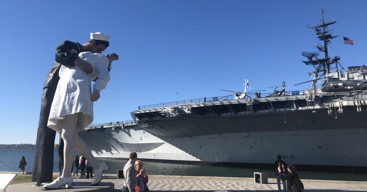 San Diego Visitors Reflect On Kissing Statue After Sailor’s Death