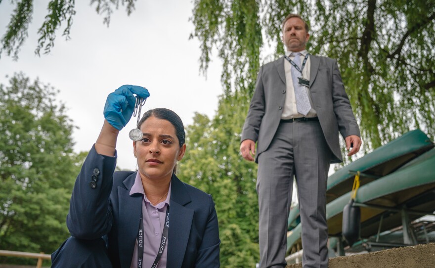 DS Tanika Malik (Natalie Dew), DS Brendan Perry (Phill Langhorne). With the team in a race against time to stop the killer, Tanika decides to bring Judith, Becks and Suzie into the police investigation as civilian advisors. Evidence from the break-in points to the owner of the local rowing club, but the team can’t find solid evidence to connect her to the murder.