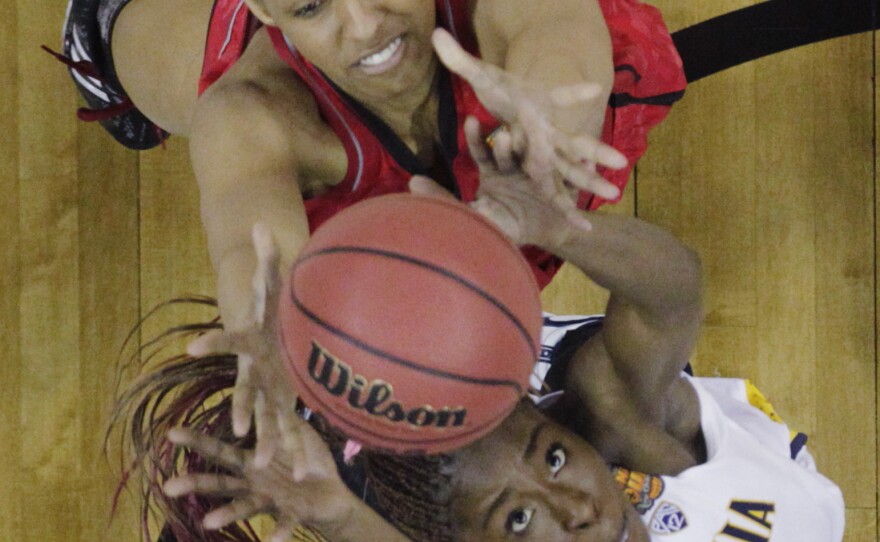 California forward Gennifer Brandon (No. 25) and Louisville forward Cortnee Walton (No. 13) go after a rebound in the second half of a national semifinal game Sunday.