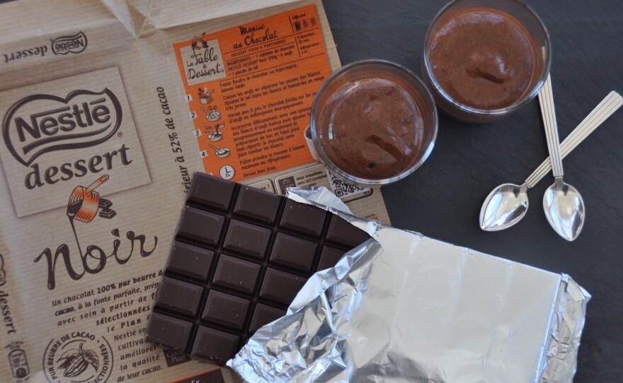 The chocolate mousse rests beside the candy bar culprit — the Nestle that hid the recipe in plain sight.