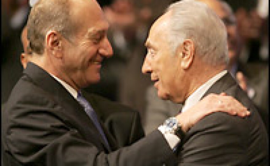 Acting Prime Minister and Kadima leader Ehud Olmert (L) celebrates the election results with former Prime Minister Shimon Peres early on Wednesday.