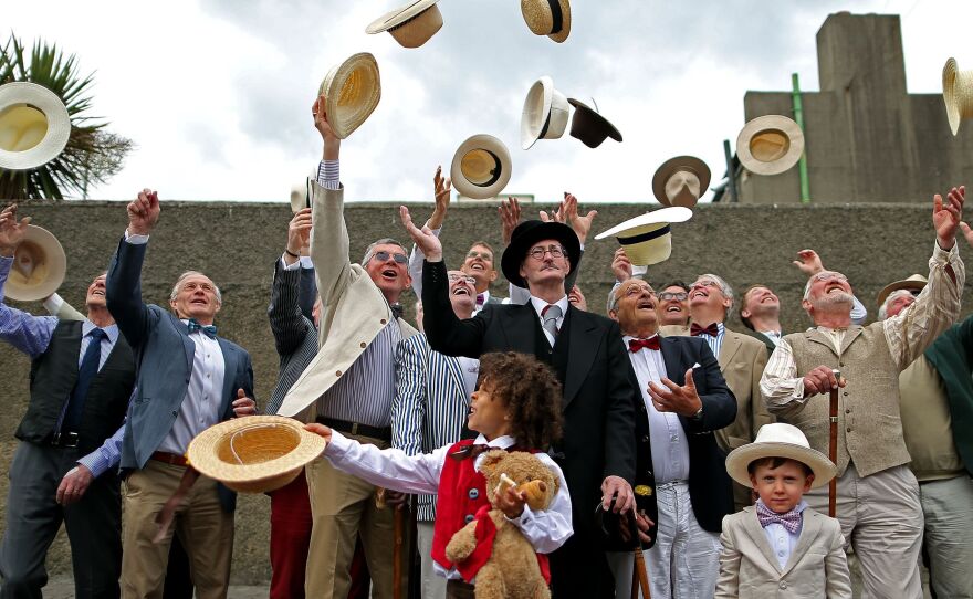 Bloomsday enthusiasts get into the sartorial spirit of Ulysses in the novel's native town, Dublin.
