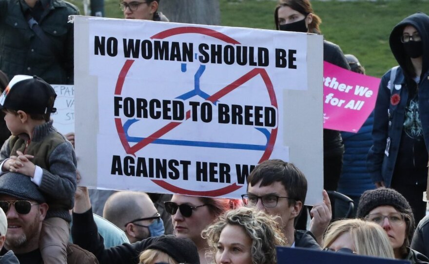 <strong>DENVER</strong>: Protesters, and some counter-protesters, showed up at the evening's abortion rights rally at the state Capitol.
