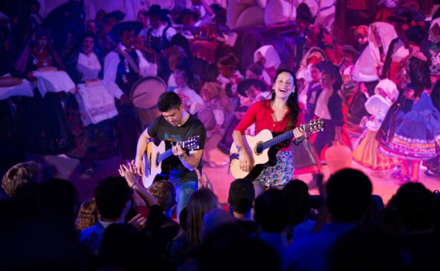 In this episode, the incomparable Mexican guitar duo Rodrigo y Gabriela play a dazzling 12-song set at the century-old Sorolla Gallery surrounded by the 14 paintings that make up Joaquin Sorolla y Bastida's masterwork "Vision of Spain."