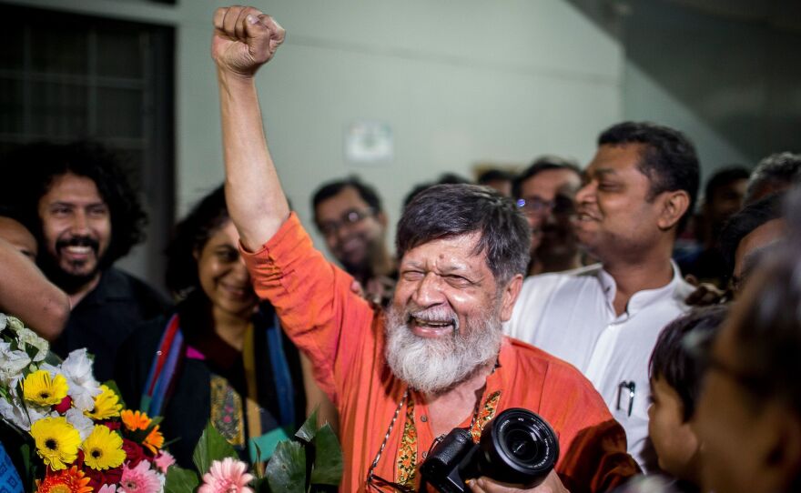 Bangladeshi photographer and activist Shahidul Alam, center, reacts as he is released from Dhaka Central Jail, Keraniganj, near Dhaka on Tuesday.