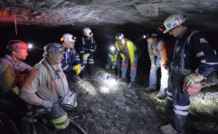 Mine-safety officials speak with workers at the Gibson North mine in Princeton, Ind. in 2015.