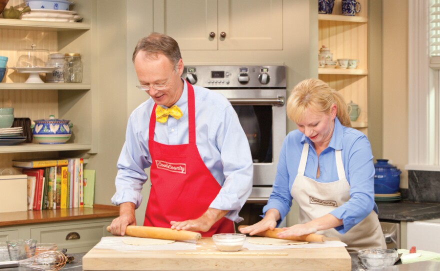 Host Chris Kimball and chef Bridget Lancaster uncover the secrets to the ultimate St. Louis pizza.