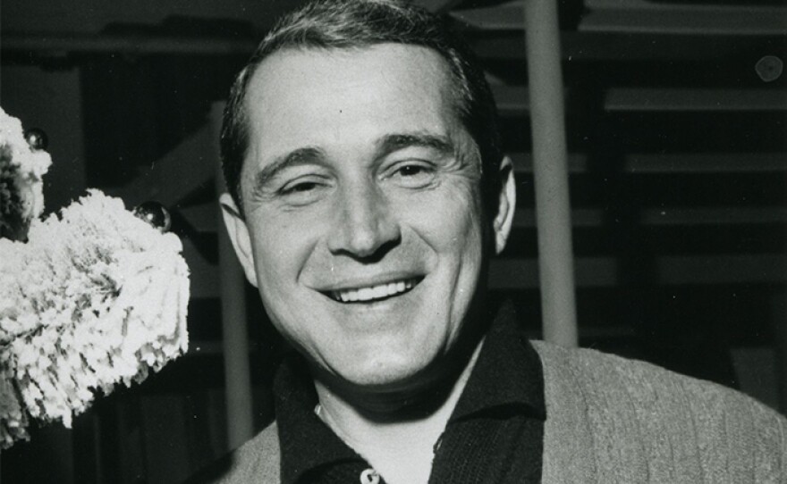 Classic pop crooner Perry Como sings a pair of his smash songs from the '50s: "Wanted" and "Hot Diggity."