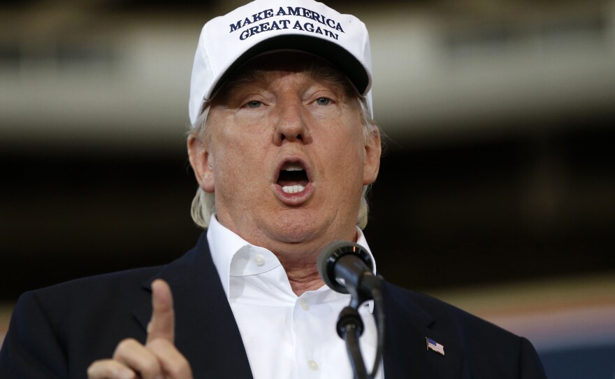 Donald Trump announced on Twitter that he would meet with Mexican President Peña Nieto just hours before a major immigration policy speech he intends to make.