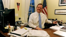 White House Press Secretary Robert Gibbs has announced that he will step down from his position at the White House in February to work on the upcoming 2012 campaign. He says the changes coming to the Obama administration amount to a "pretty major retooling."