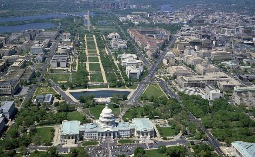 The National Mall, looking west from the Capitol, pre-2007.