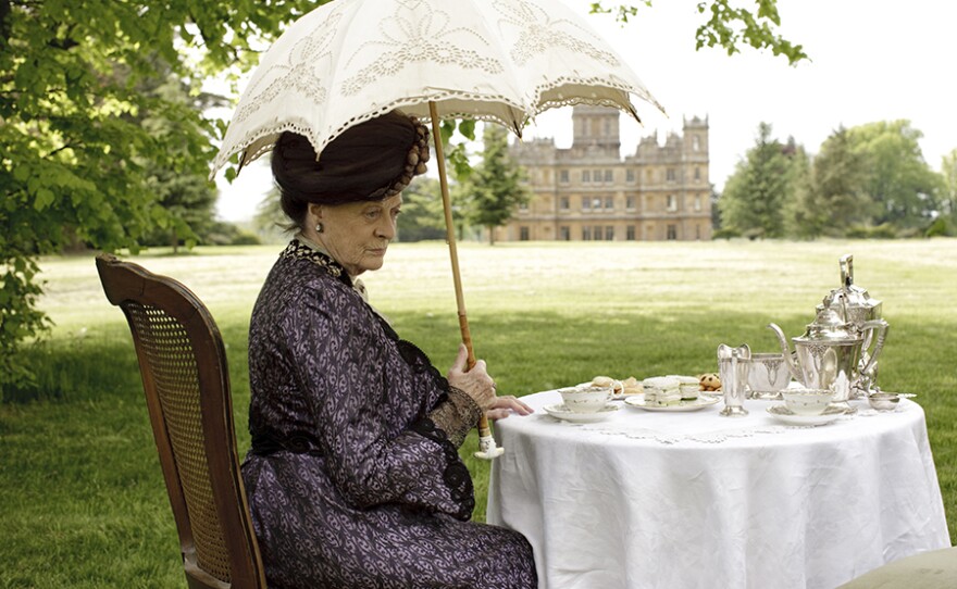 Dame Maggie Smith (Violet, Dowager Countess of Grantham)