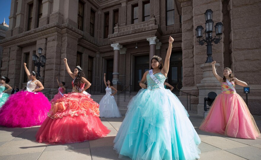 Young girls at a 2017 Poder Quince protest at the Texas State Capitol.