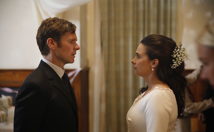 Shaun Evans as Endeavour Morse and Sara Vickers as Joan Thursday