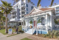 Plein Air Paint Out with OMA Artist Alliance: Top Gun House