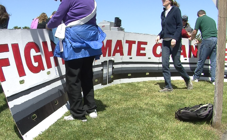 Protestors piece together a sign at a rally opposing the Keystone XL Pipeline.