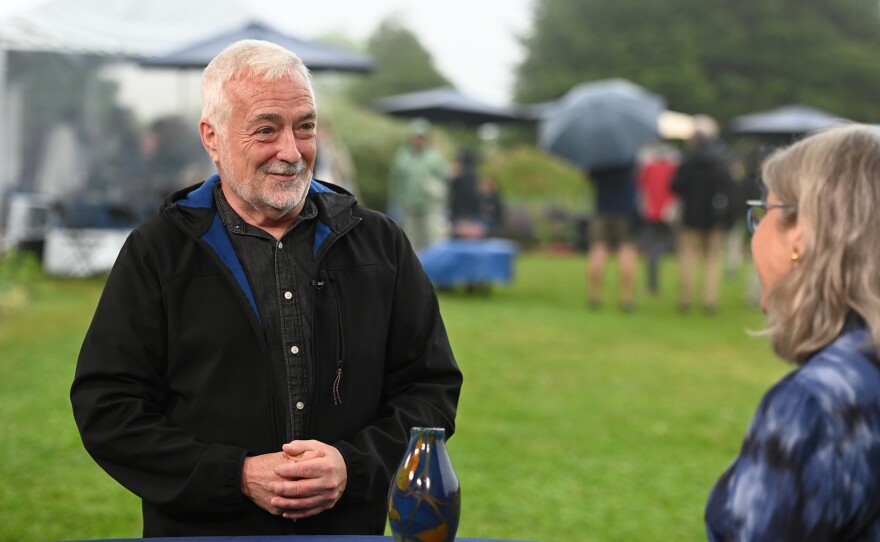 Arlie Sulka (right) appraises a Tiffany reactive paperweight glass vase, ca. 1911, in Boothbay, ME. ANTIQUES ROADSHOW “Coastal Maine Botanical Gardens, Hour 2” premieres Monday, February 23 at 8/7C PM on PBS.