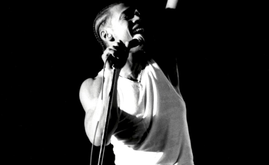 D'Angelo performs in New Orleans, circa 2000.