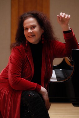 Gila Goldstein Piano