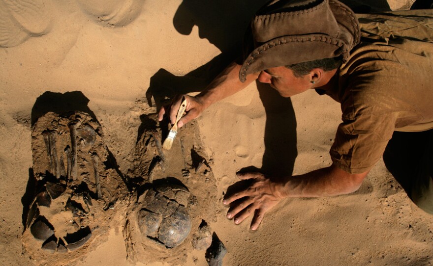 Paul Sereno working on Kiffian burial.