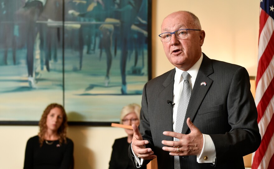 U.S. Ambassador to the Netherlands Peter Hoekstra had a tense news conference Wednesday when Dutch reporters pressed him on anti-Muslim comments he made in 2015.
