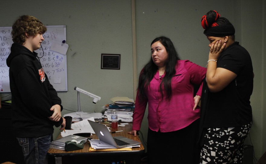 Heather Samis (center), an English teacher at Hugo High School in Hugo, Okla., walks her students through a big test pegged to the state's old standards