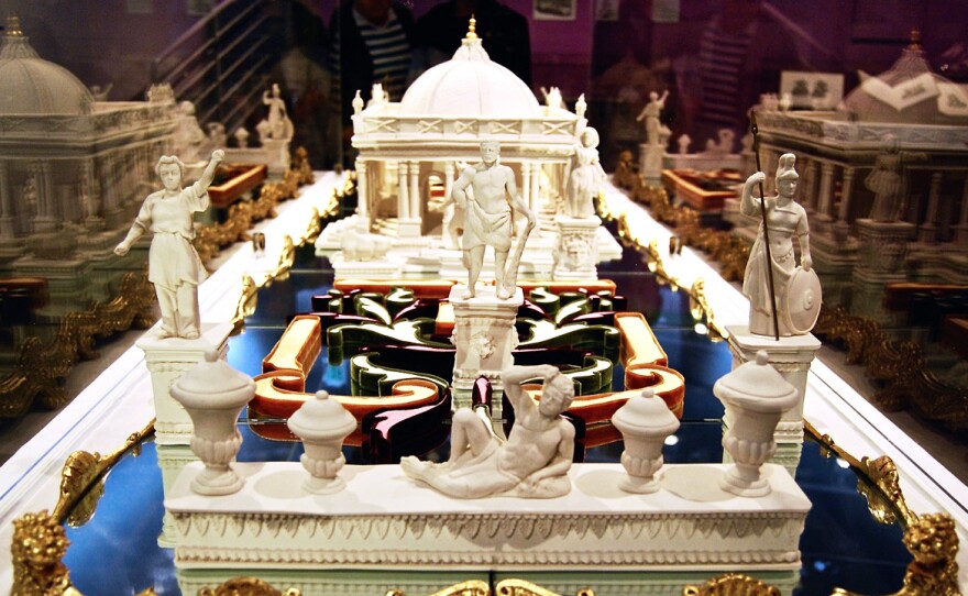 At the end of the party, guests were often invited to break off pieces of sugar sculpture to eat or take home as souvenirs.