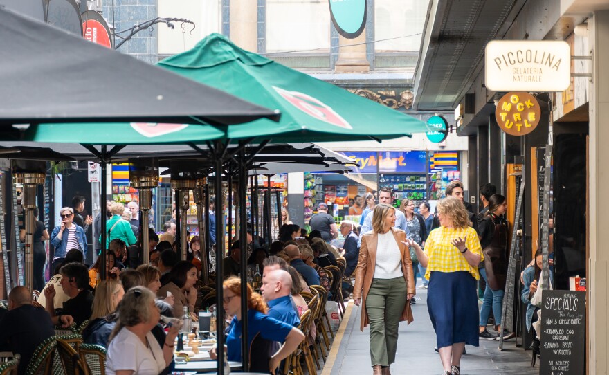 Samantha goes on a Melbourne walking tour.