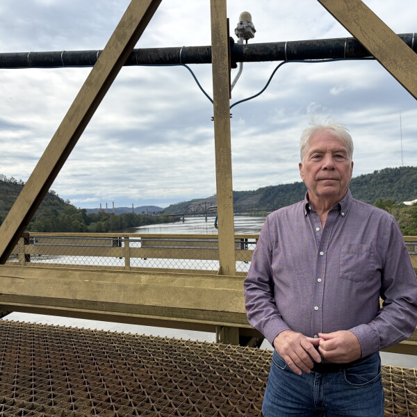 En lo profundo de Appalachia, un proyecto de sendero sobre una vía de tren construye un apoyo bipartidista para un puente
