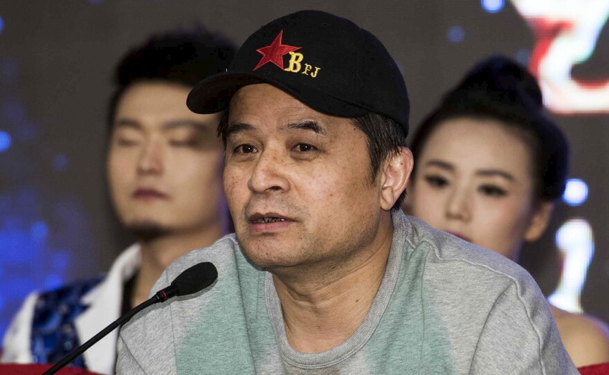 Bi Fujian, an anchor of China Central Television (CCTV), speaks during a news conference in Beijing, in 2013. Bi has publicly apologized for remarks he made at a private dinner that were critical of the late communist leader Mao Zedong.