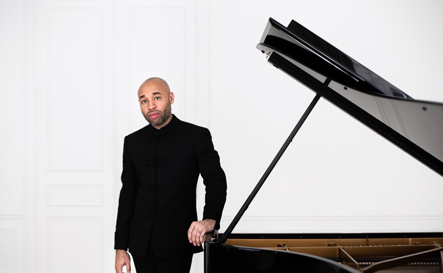 Pianist Aaron Diehl
