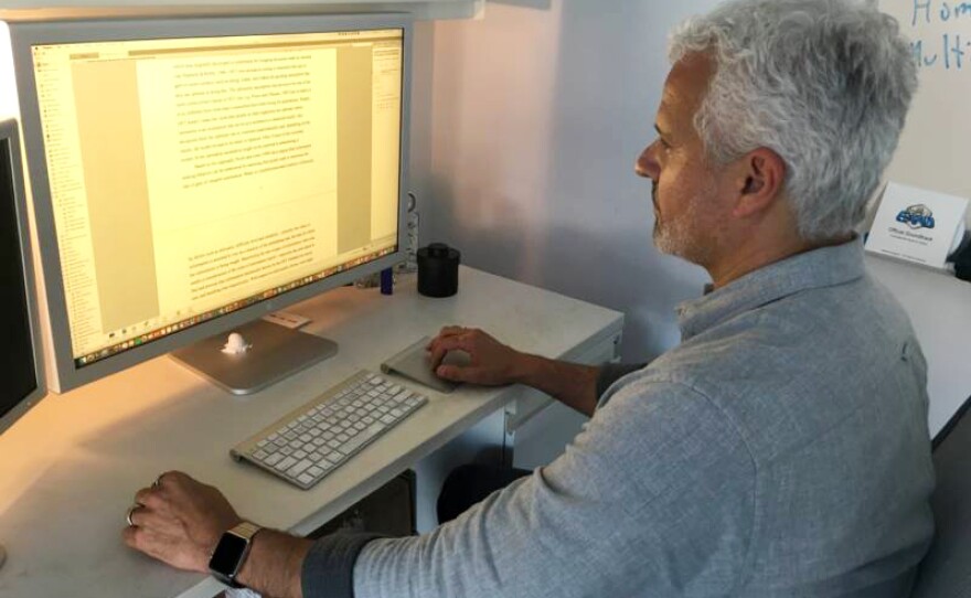 Based on his research, when UCSF neuroscientist Adam Gazzaley needs to focus on a big project he now clears his desk, works on one screen and turns off his phone.