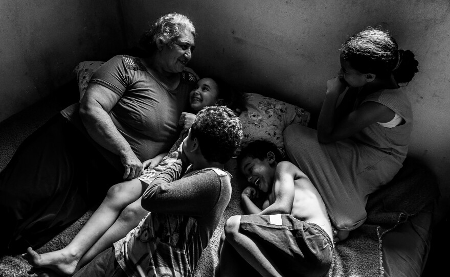 Sandra Mara Siqueira rests with her grandchildren, Micael, Davi, Ana Flávia and Vitória. Colombo, Paraná, Brazil. November 15, 2025.