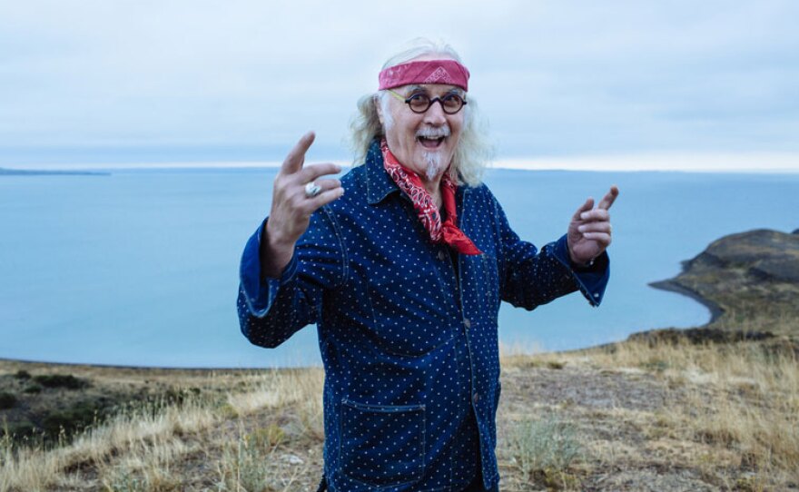 In the three-part program BILLY CONNOLLY’S TRACKS ACROSS AMERICA, Scottish comedian Billy Connolly (pictured by the coastline) travels from Chicago to New York on a 6,000 mile, 26-state train journey through the “backyard of America."