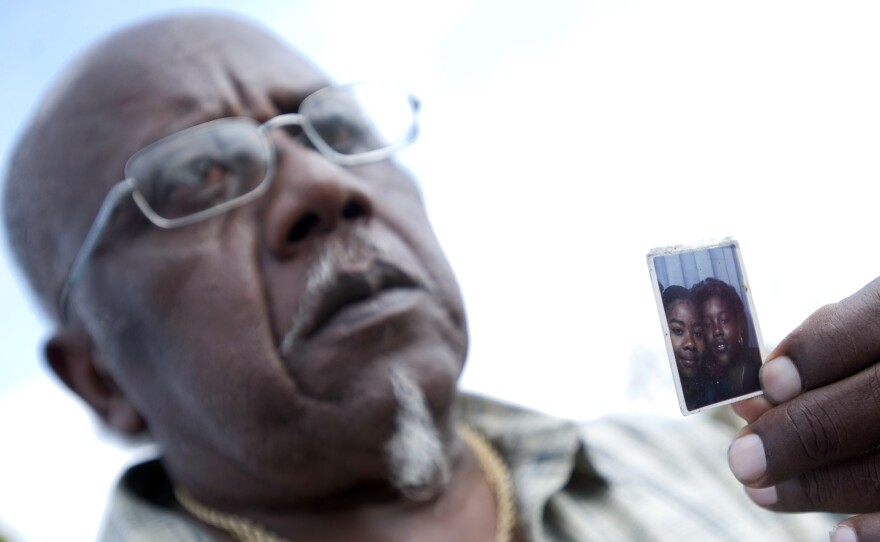 Porter Alexander Jr. holds a photo picturing his deceased daughter, Alicia Monique Alexander, in Los Angeles on July 7, 2010.