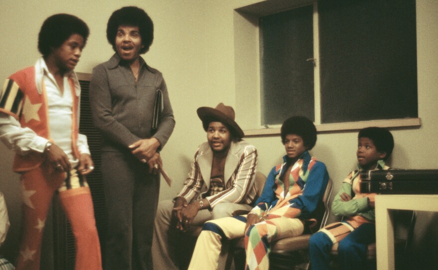 Marlon Jackson (from left), father Joe Jackson, an unidentified friend, Michael Jackson and Randy Jackson backstage at the Inglewood Forum on Aug. 26, 1973.