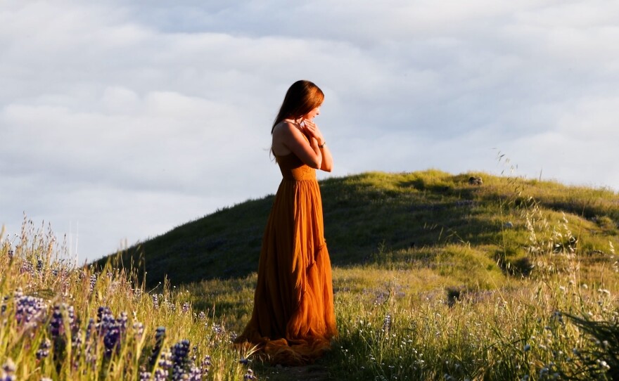 يأخذ فيلم "Tim Janis Our Natural World" المشاهدين في رحلة بصرية مذهلة عبر مناظر طبيعية خلابة متنوعة - من الجبال الثلجية والغابات الغنية إلى السواحل المتلألئة والبحيرات الهادئة.