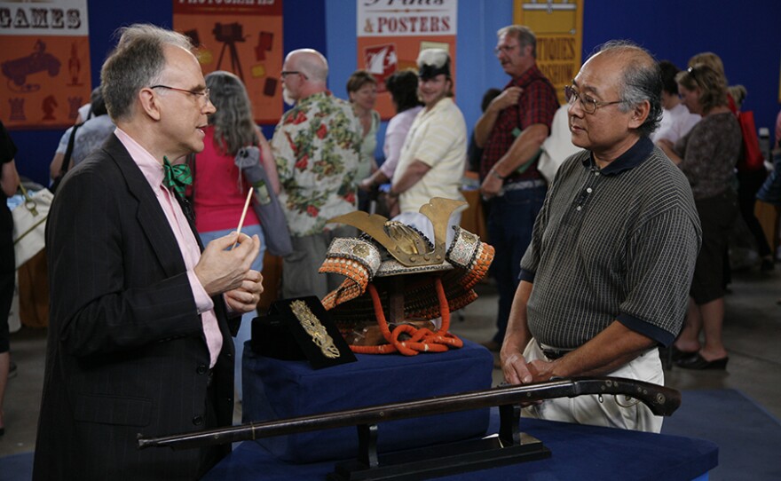 Lark E. Mason (left) appraises a Japanese rifle and helmet, ca. 1850, in Wichita, Kan. ANTIQUES ROADSHOW “Vintage Wichita” premieres Monday, April 26, 2021 at 8/7C p.m. on PBS.