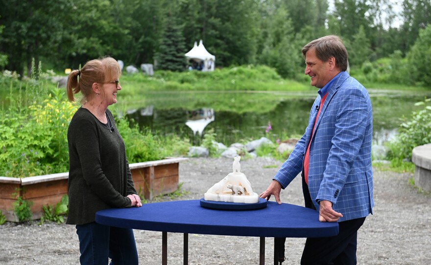 Reid Dunavant (right) appraises an Italian Art Deco Alabaster polar bear lamp, ca. 1925, in Anchorage, Alaska. ANTIQUES ROADSHOW “Alaska Native Heritage Center, Hour 1” premieres Monday, January 8 at 8/7C PM on PBS.