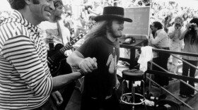 (l to r) Bill Graham and Lynyrd Skynyrd’s Ronnie Van Zant, Oakland Coliseum Stadium, July 2, 1977.