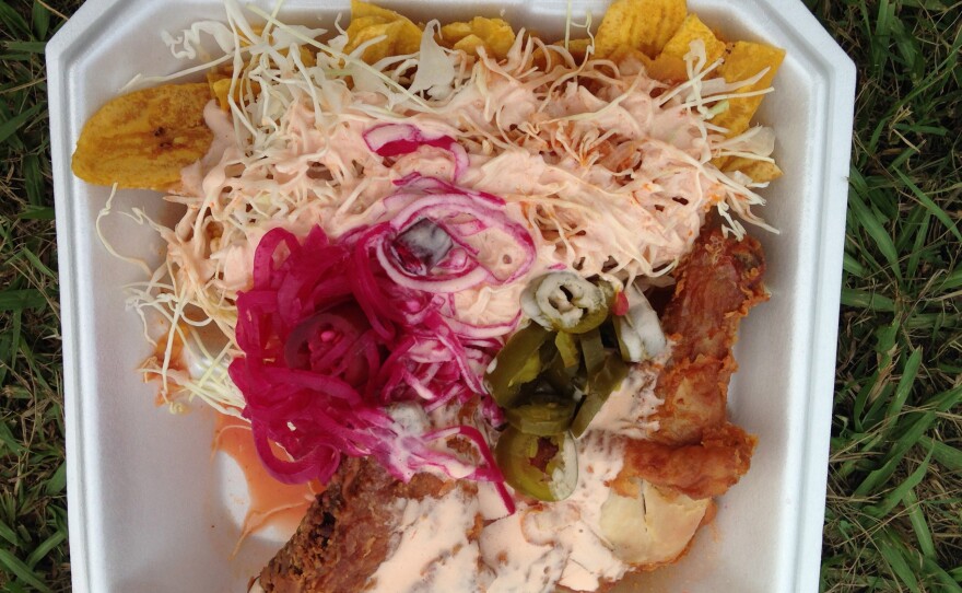 Pollo con tajadas is a traditional Honduran dish consisting of fried chicken with fried green plantains.