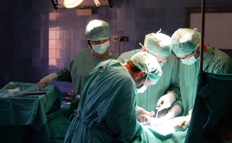 Doctors who talk to a patient before surgery are less likely to operate on the wrong limb than those who first see the patient when he or she arrives in the operating room.