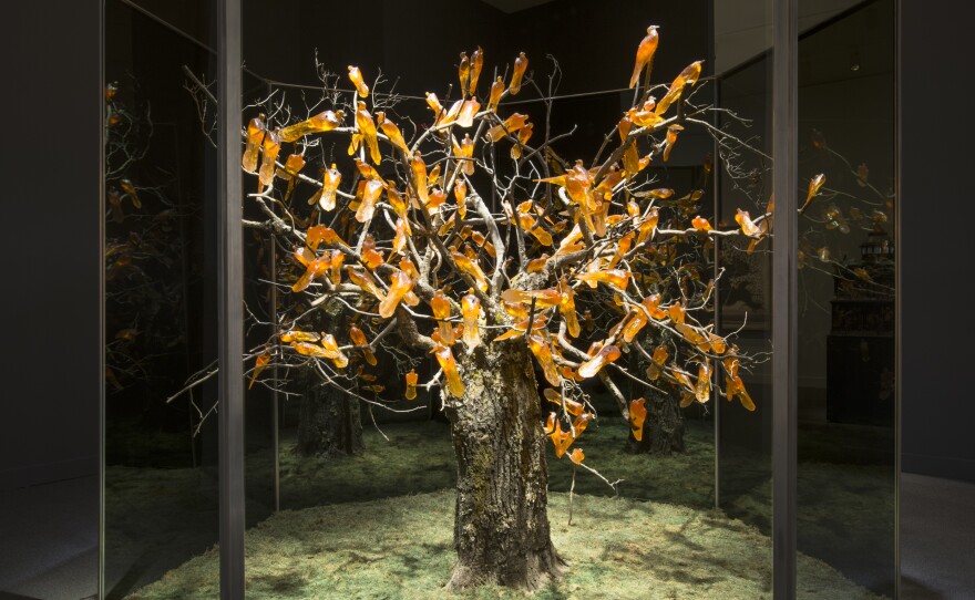 The orange birds in Rachel Berwick's 2009 <em>Zugunruhe </em>are casts of passenger pigeons, a species that is now extinct.