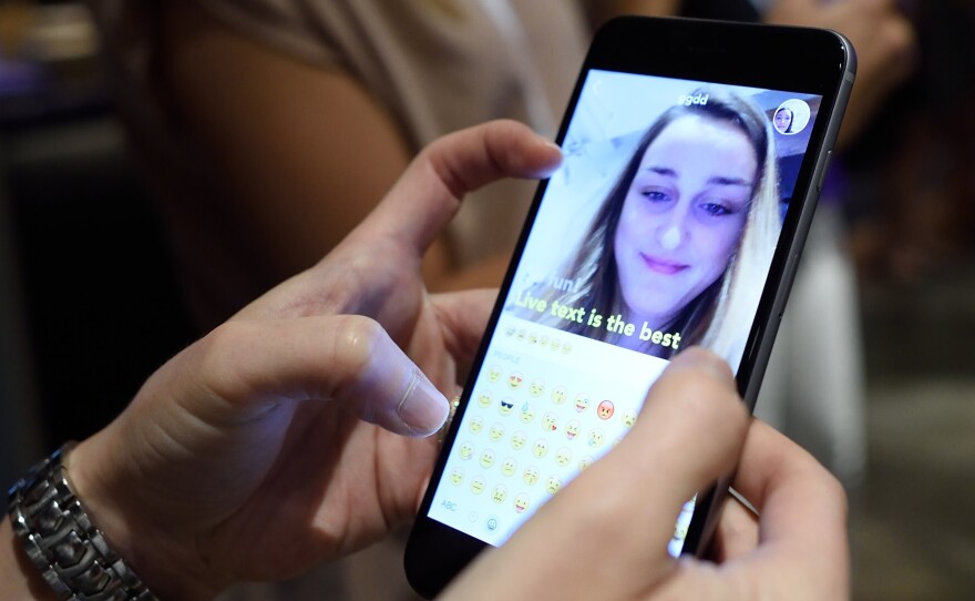 Yahoo's new Livetext app shows videos of users while they type.