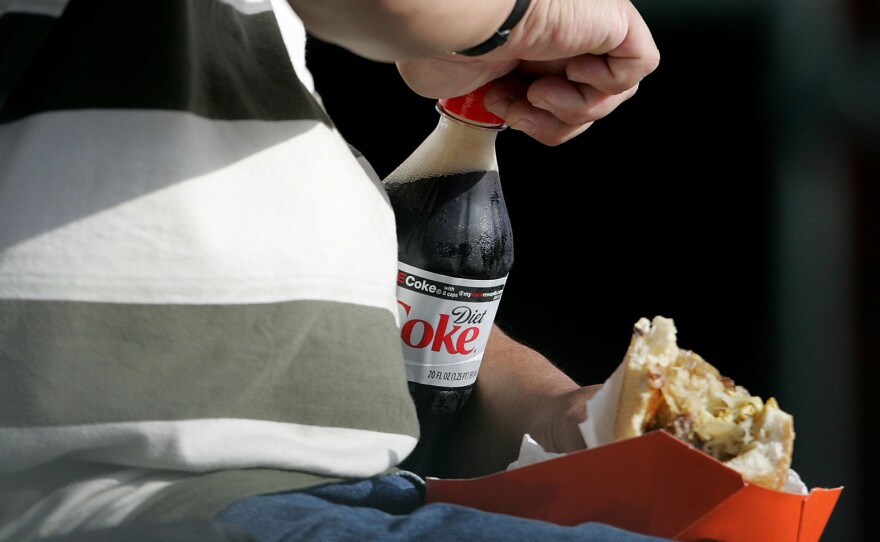 Should we drink diet soda or not? The latest study doesn't really clear things up.