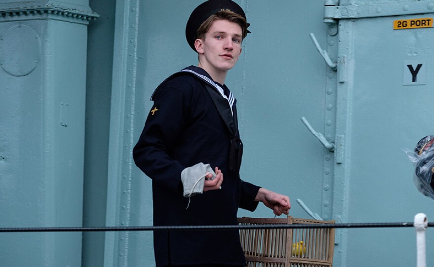 Ewan Mitchell (as Tom Bennett)